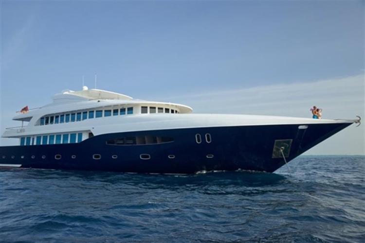 bateau-croisiere-plongee-maldives-blue-force-one
