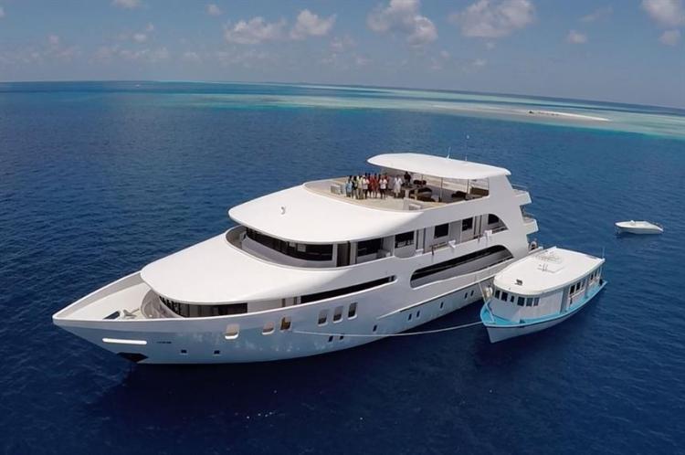 bateau-croisiere-plongee-maldives-adora