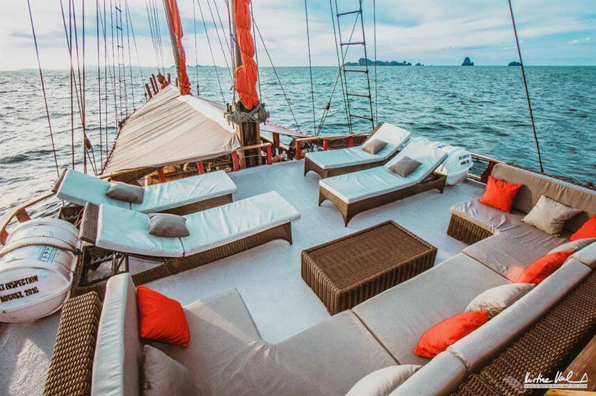 bateau-de-croisiere-standard-sundeck-1