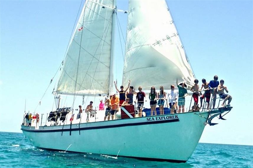 bateau-croisiere-plongee-bahamas-blackbearbs-sea-explorer