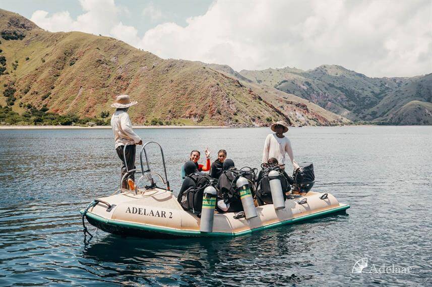 bateau-de-croisiere-petit-speedboat-2