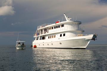 bateau-croisiere-plongee-jardines-avalon-1