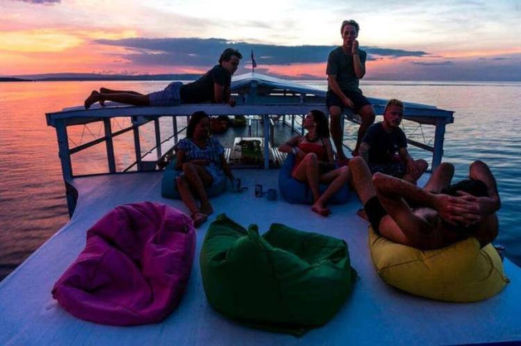 bateau-de-croisiere-standard-sundeck-3