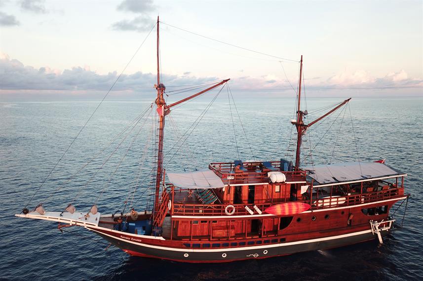 bateau-croisiere-plongee-indonesie-cenderawasih-bay-kurabesi