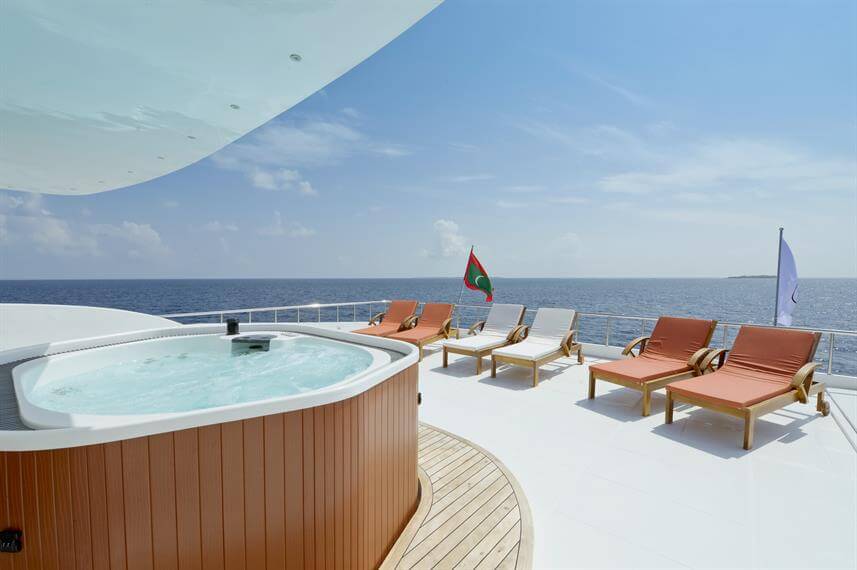 bateau-de-croisiere-luxe-jacuzzi-4