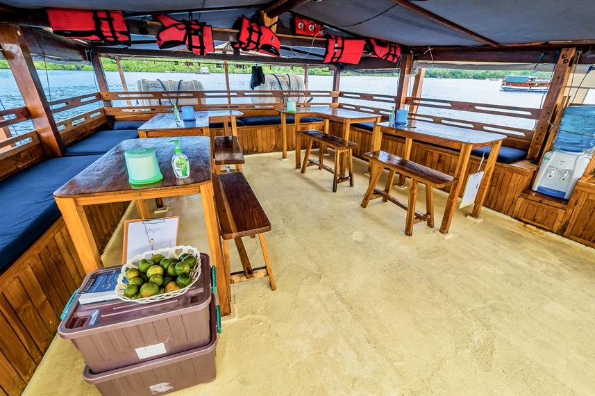 bateau-de-croisiere-entrée-de-gamme-salle-exterieure-5