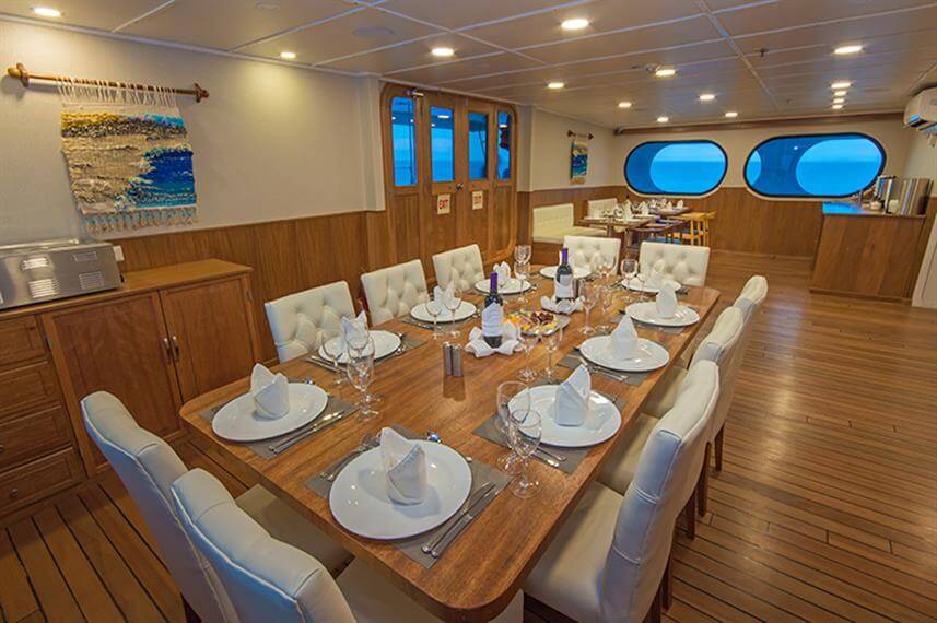 bateau-de-croisiere-luxe-salle-interieure-2
