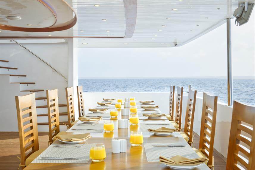 bateau-de-croisiere-luxe-salle-exterieure-4