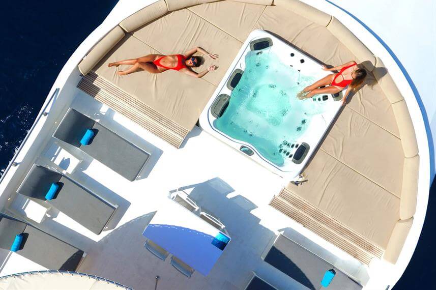 bateau-de-croisiere-luxe-jacuzzi-0