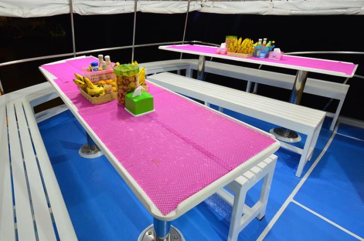 bateau-de-croisiere-entrée-de-gamme-salle-exterieure-4