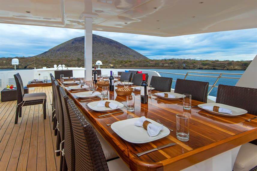 bateau-de-croisiere-luxe-salle-exterieure-5