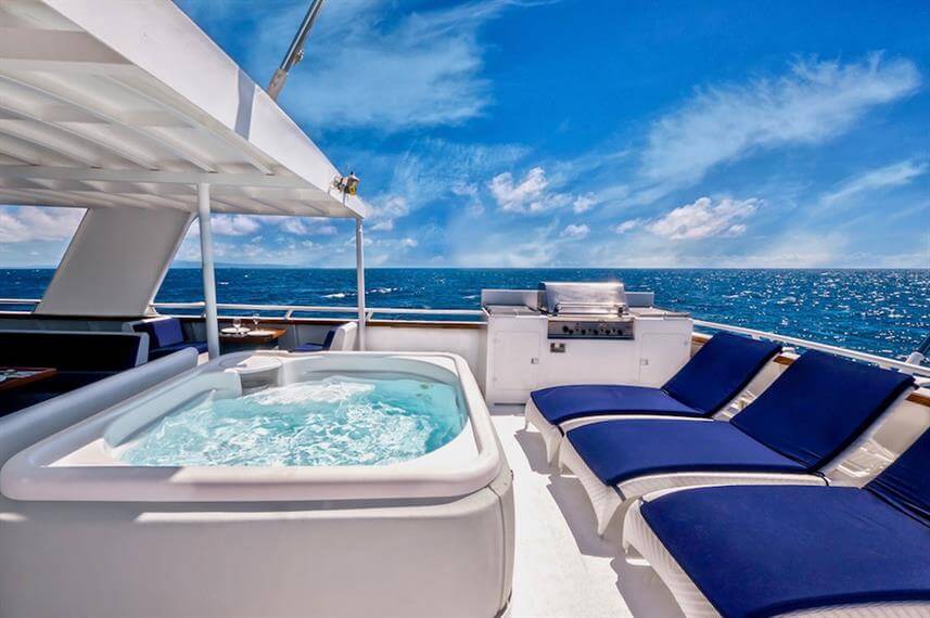 bateau-de-croisiere-luxe-jacuzzi-1